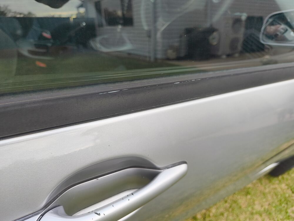 Perished window belt rubber